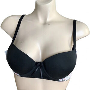 Massam Size Large Black and White Floral Design Underwire Bra. New With Tags